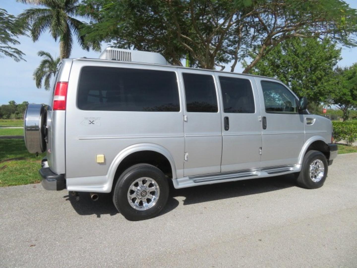 2017 Silver /Tan GMC Savana (1GTW7AFG6H1) , 4x4 transmission, located at 4301 Oak Circle #19, Boca Raton, FL, 33431, (954) 561-2499, 26.388861, -80.084038 - Photo#14